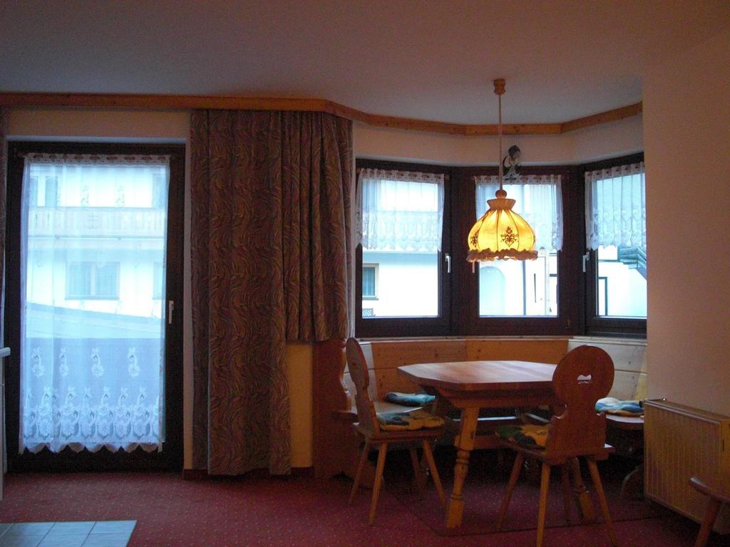 Hotel-Pension Flora Saalbach-Hinterglemm Szoba fotó
