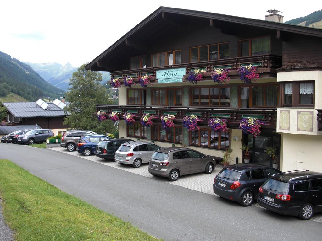 Hotel-Pension Flora Saalbach-Hinterglemm Kültér fotó