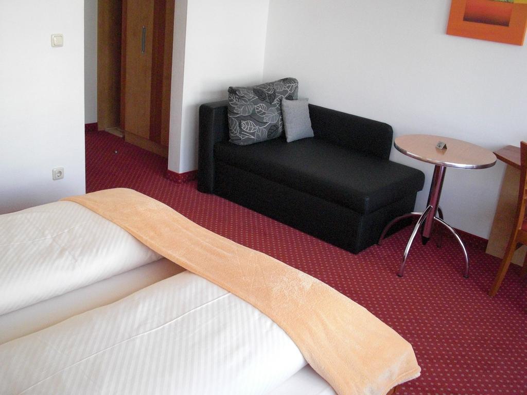 Hotel-Pension Flora Saalbach-Hinterglemm Szoba fotó