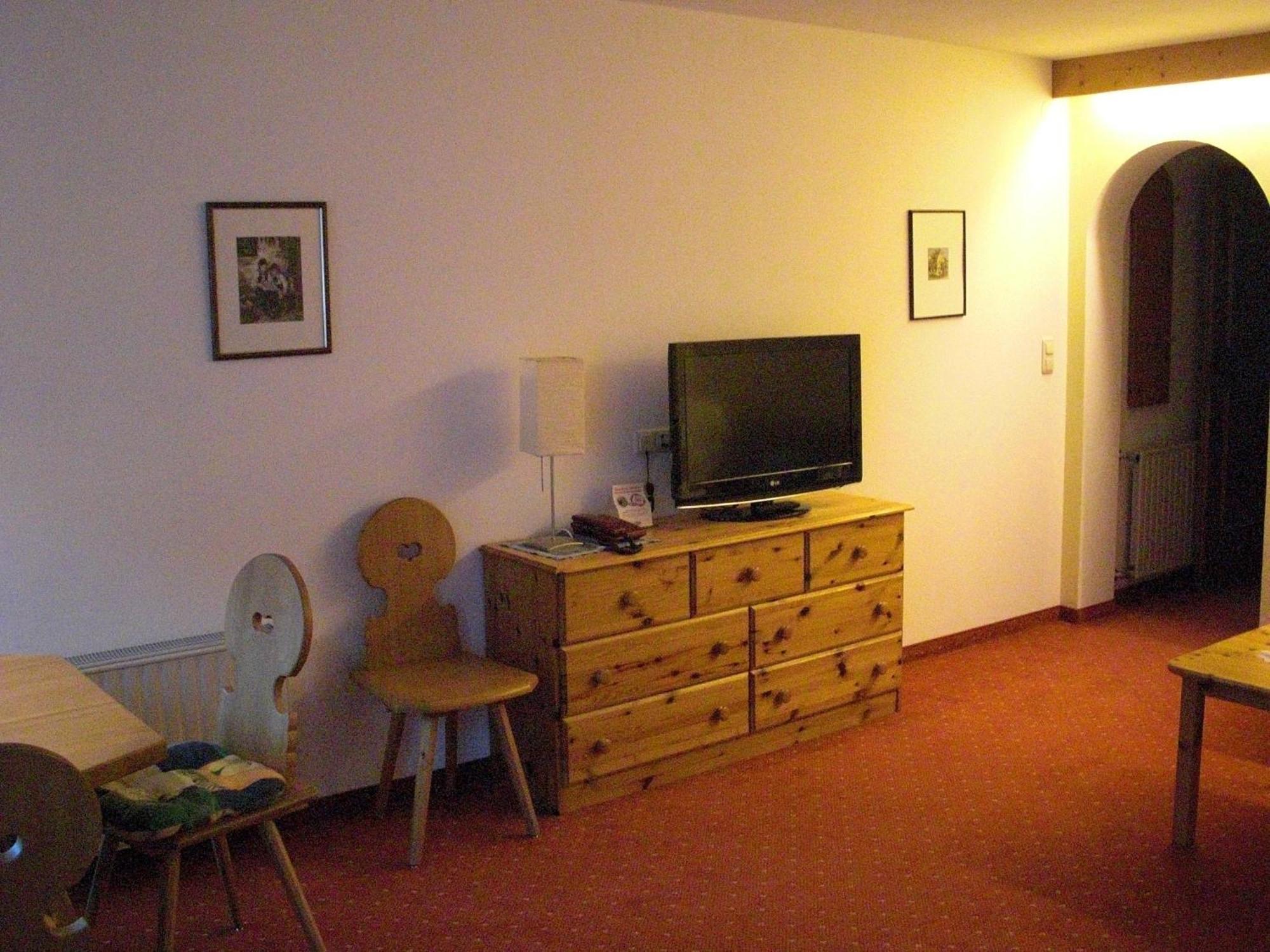 Hotel-Pension Flora Saalbach-Hinterglemm Szoba fotó